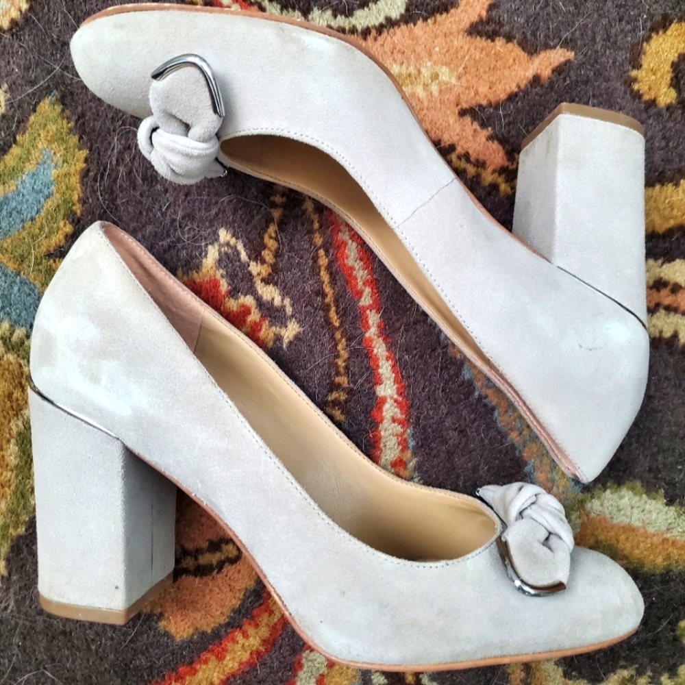 Micheal Kors suede pumps